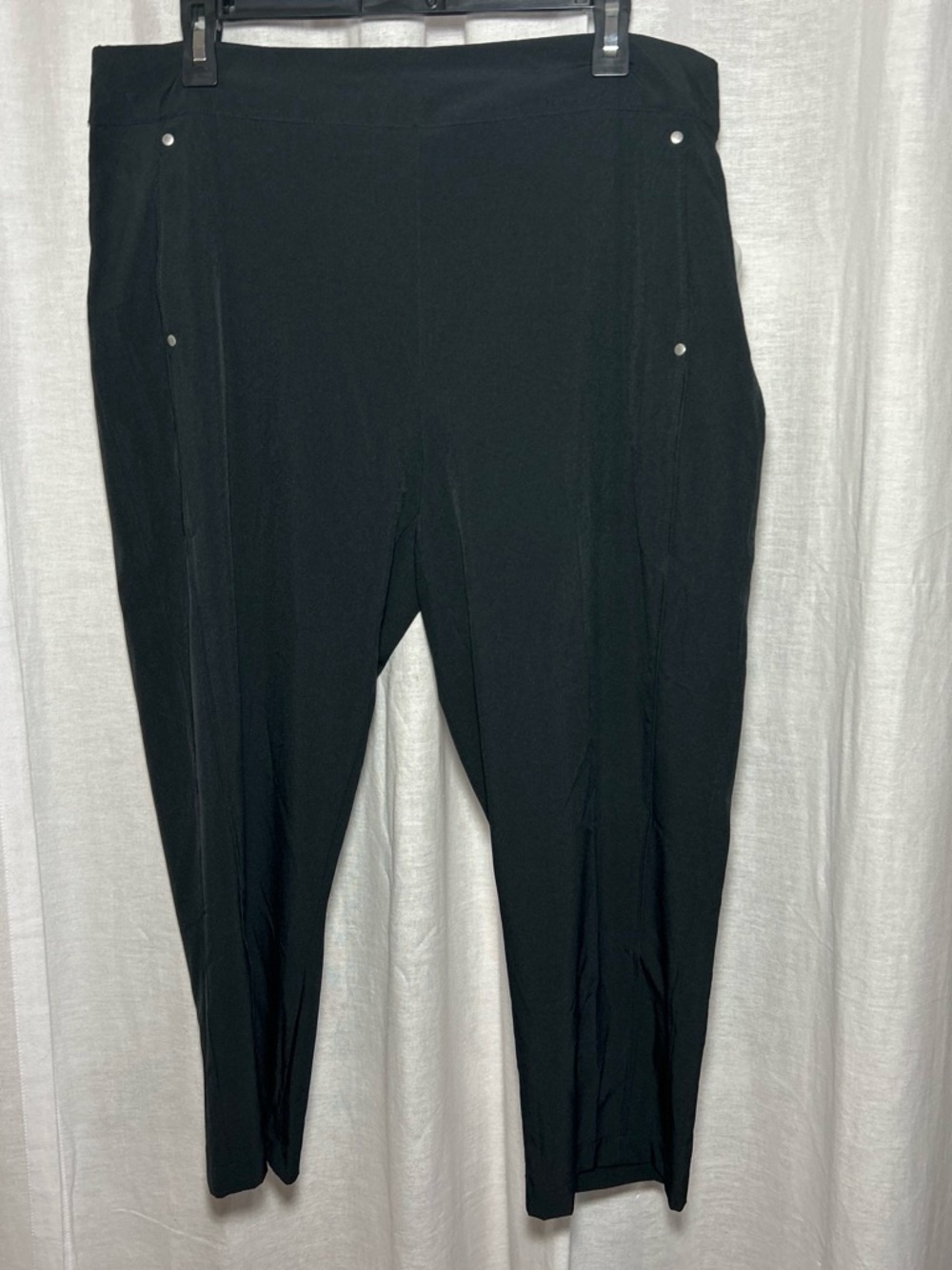 Corral Bay | Women’s Golf | Black Pull-On Capri Pants | Size L | Deep Pockets